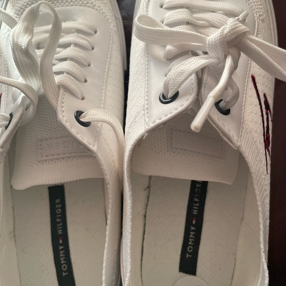 Tommy shoes only worn once - Picture 4 of 4